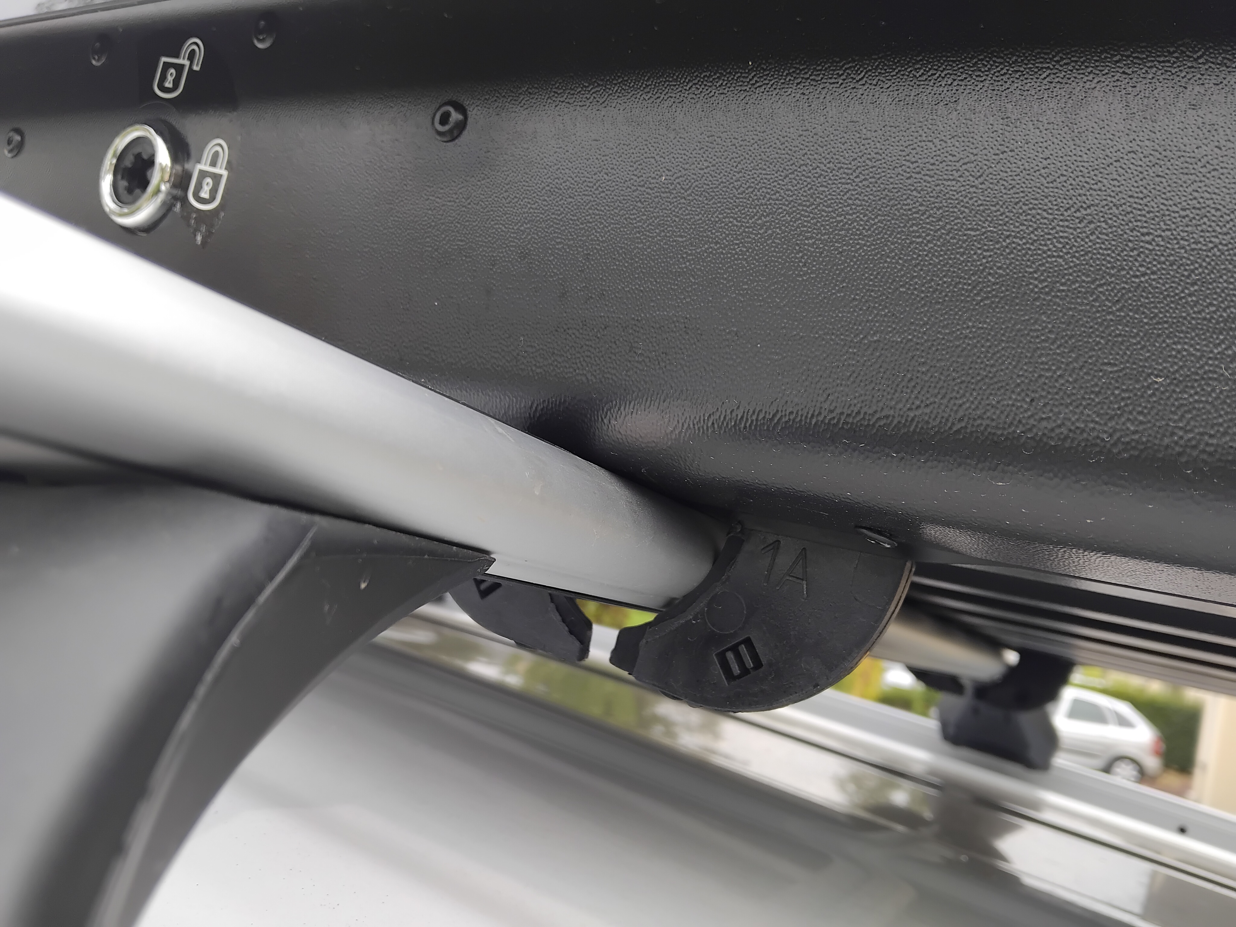 Rental Roof box between individuals (53)