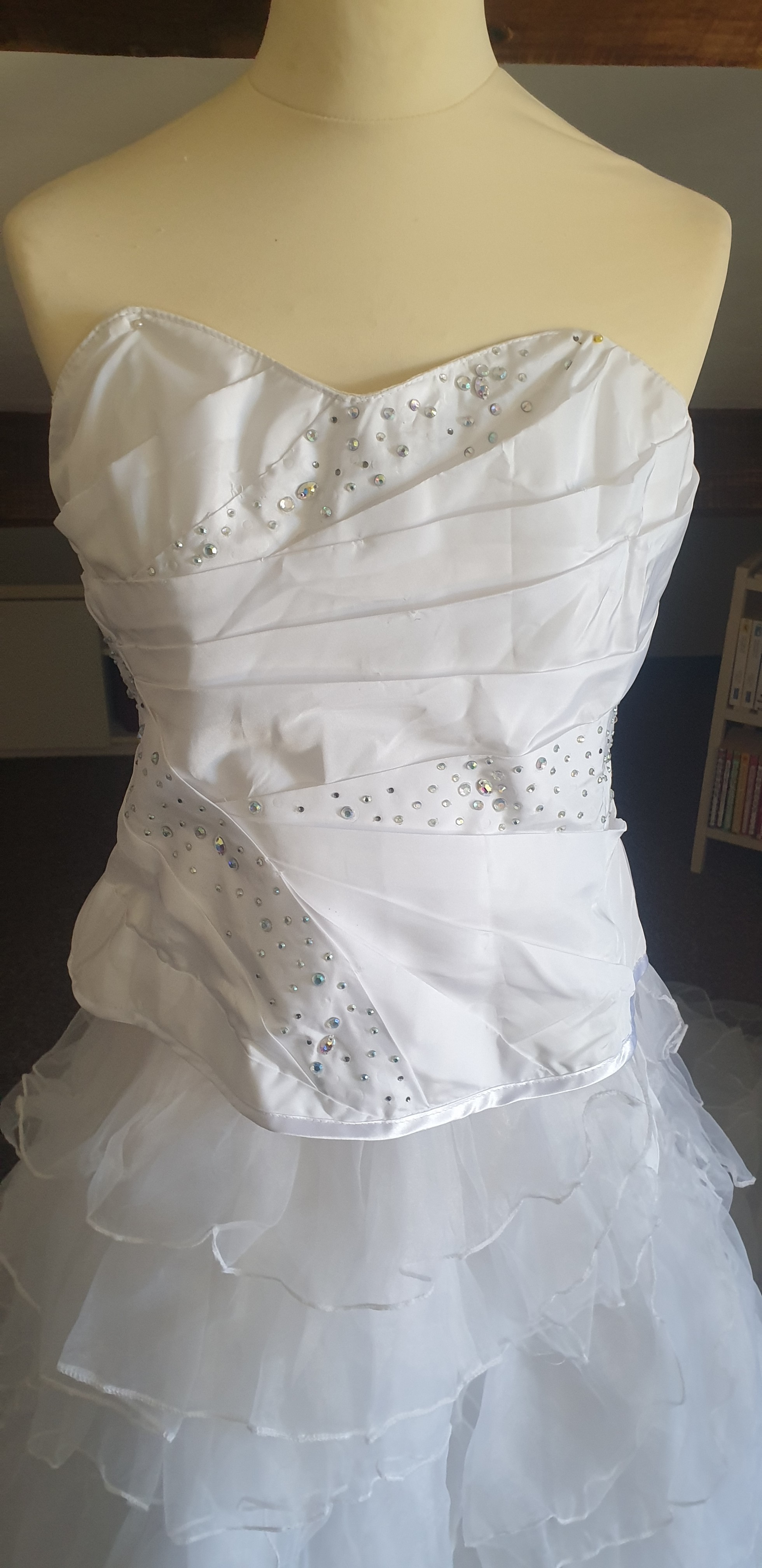 Rental Robe de mariee between individuals (07)