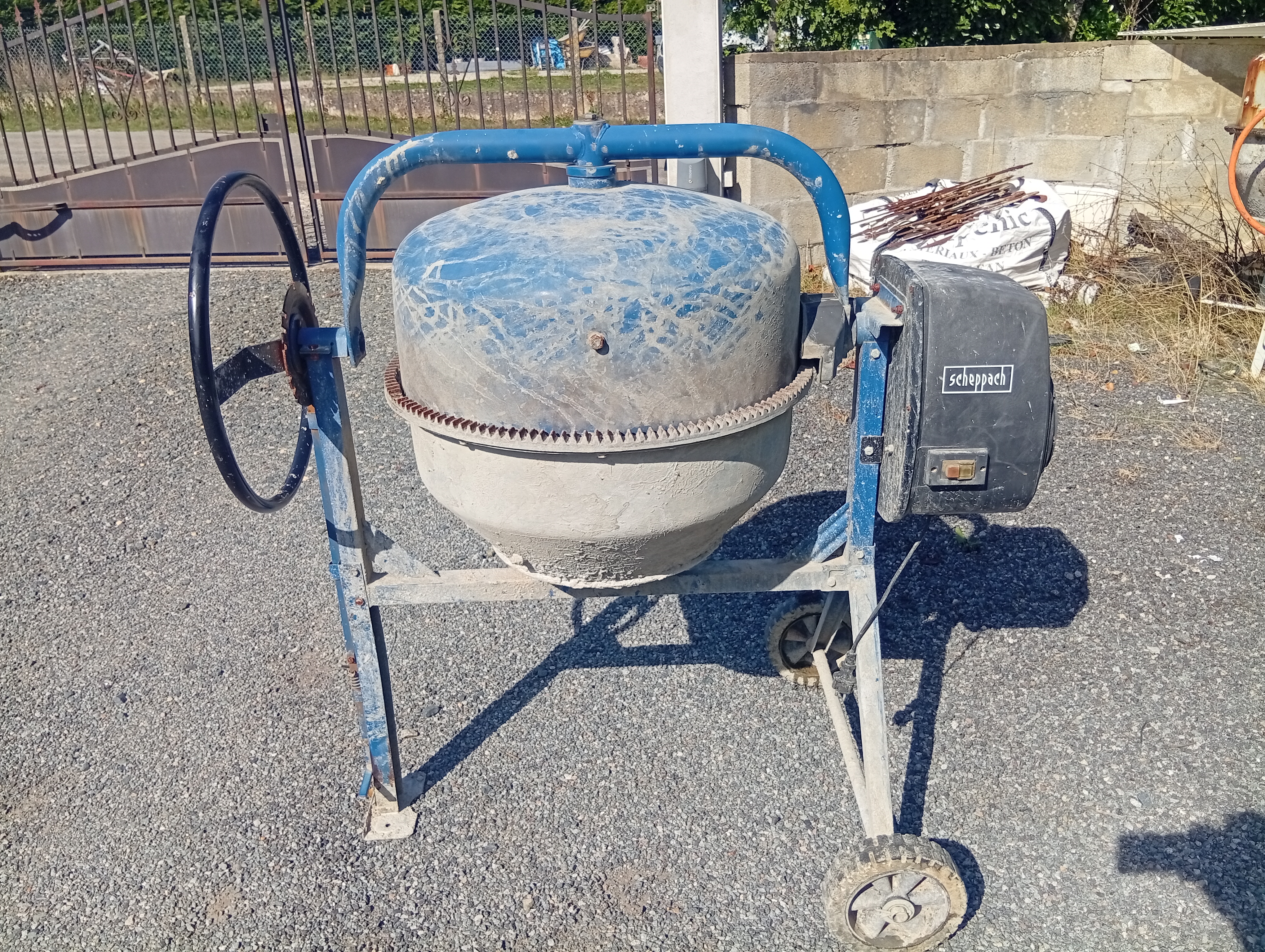 Rental Betonniere between individuals (56)