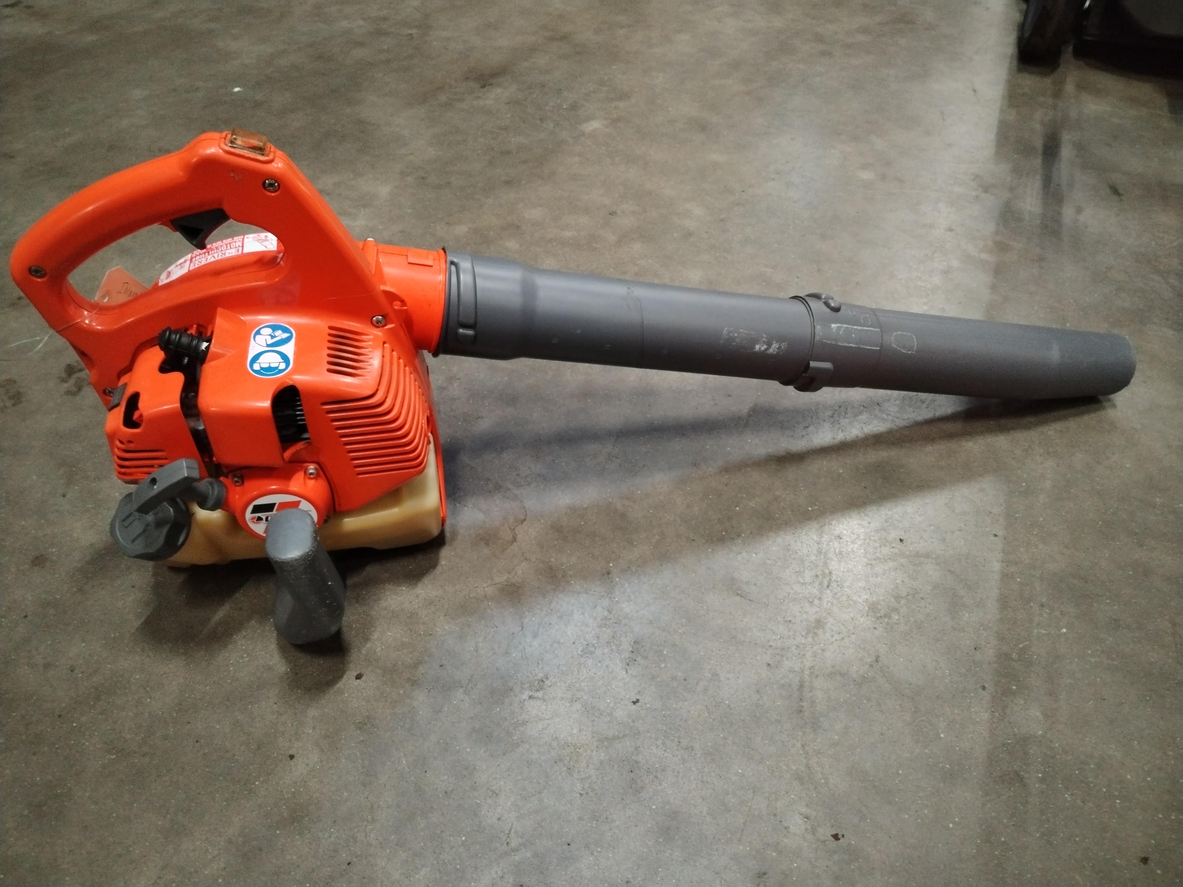 Rental Aspirateur souffleur between individuals (47)