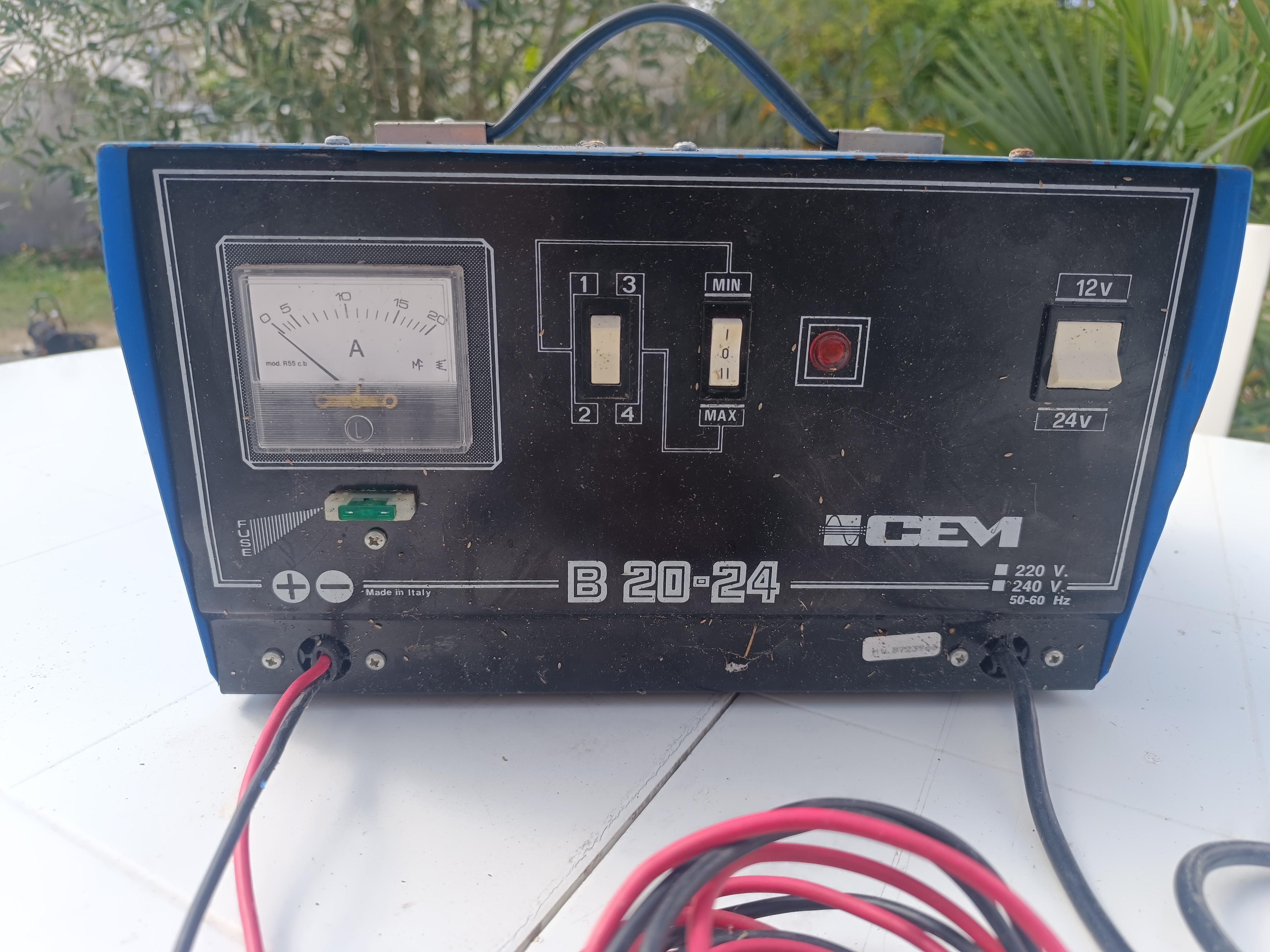 Rental Chargeur de batterie between individuals (91)
