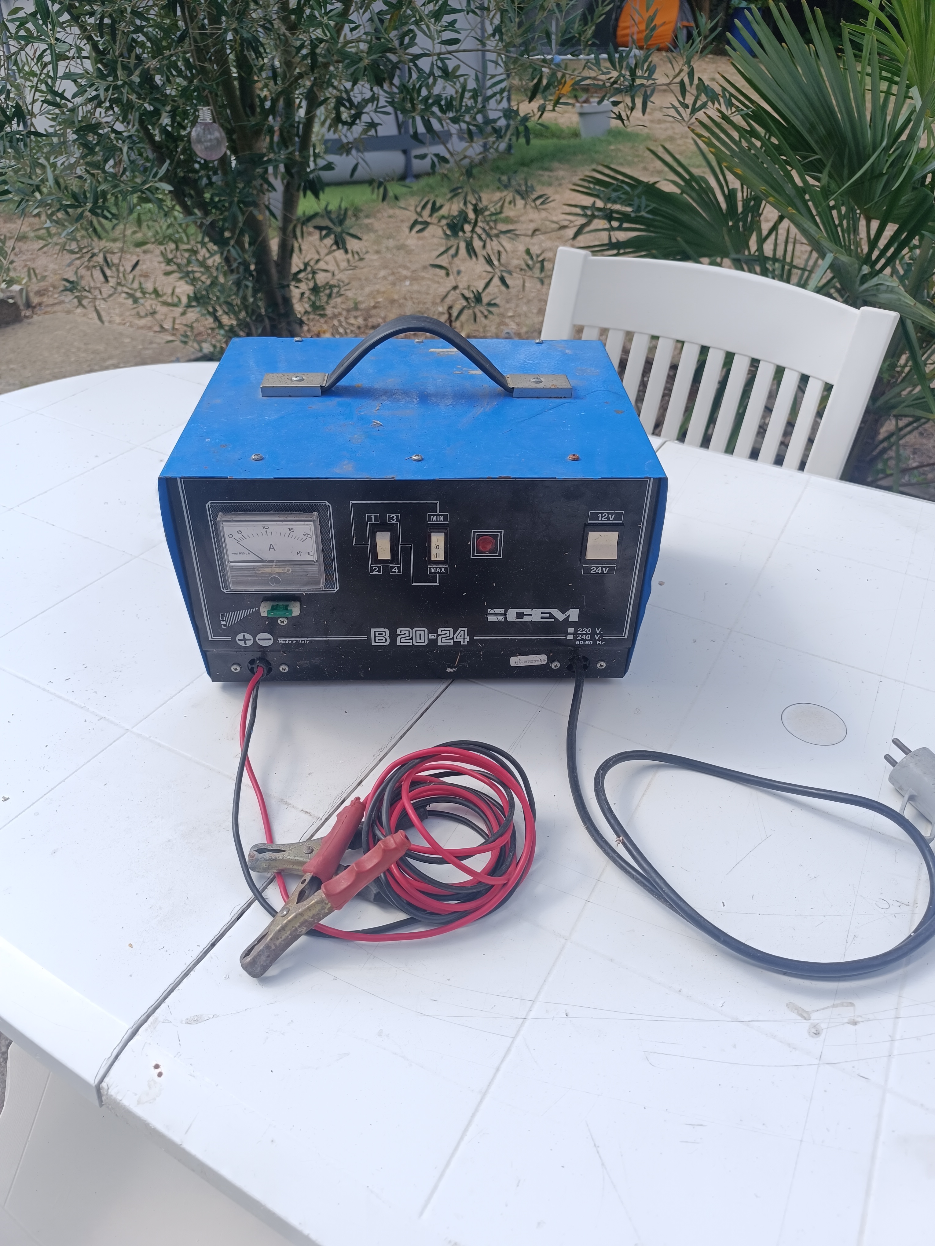 Rental Chargeur de batterie between individuals (91)
