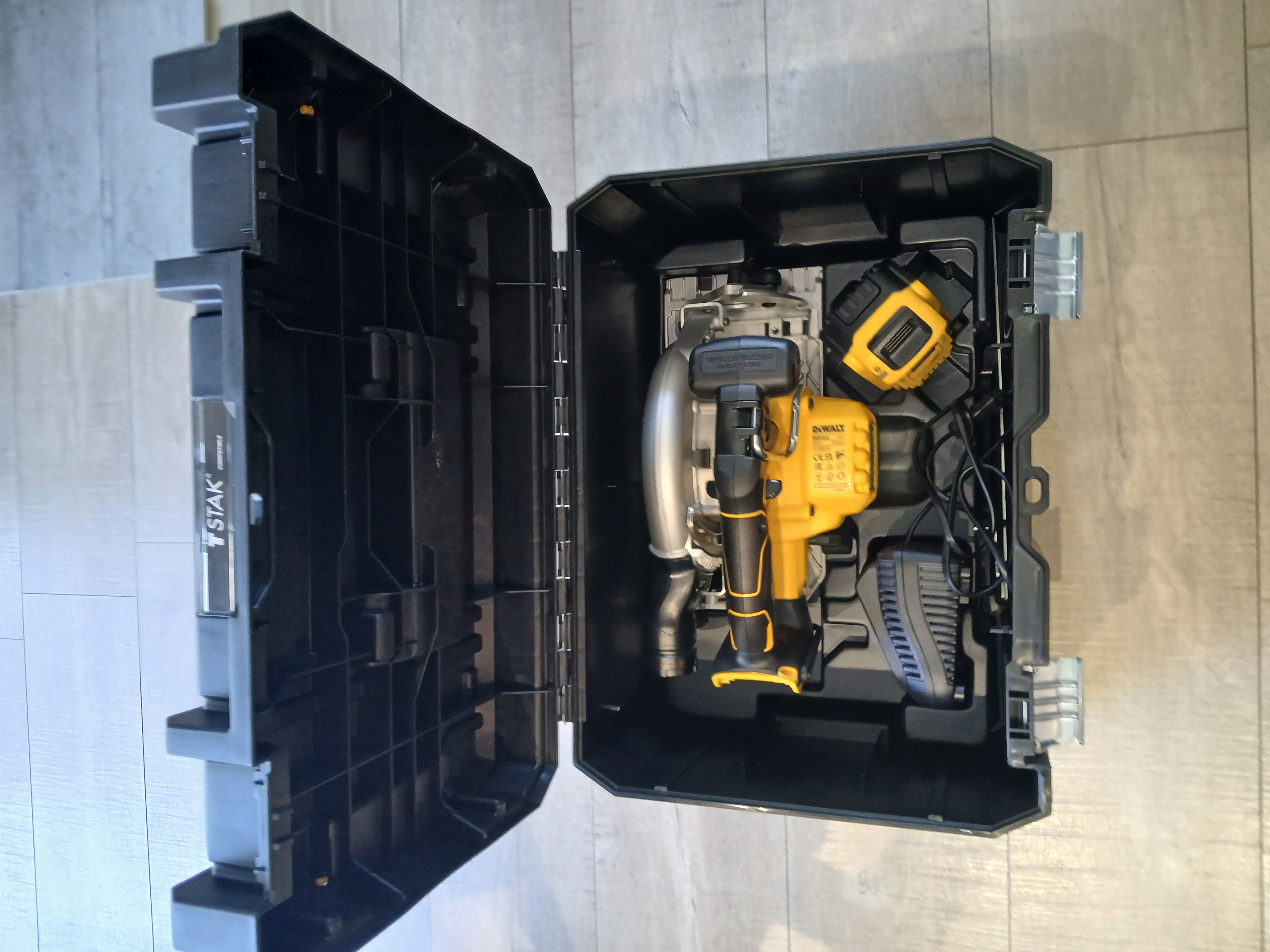 Rental Scie circulaire between individuals (66)