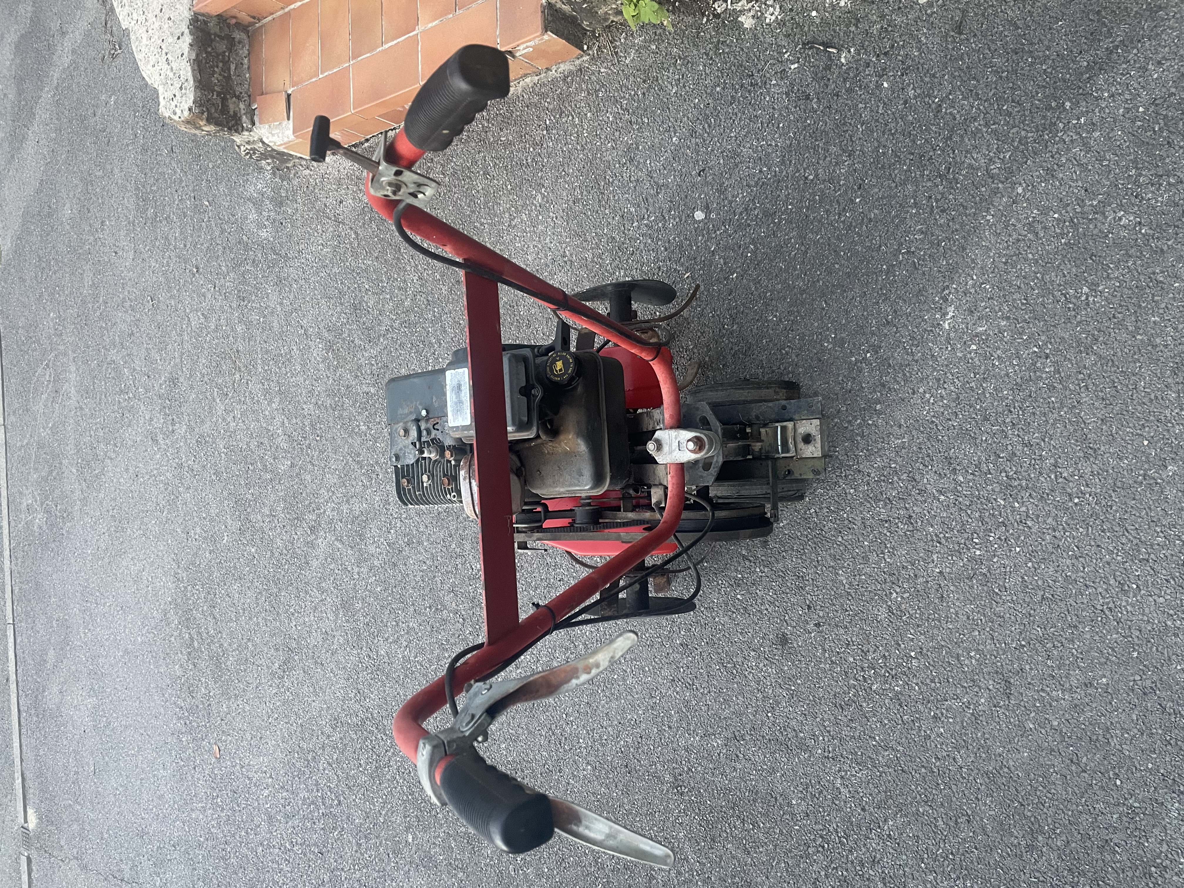 Rental Motoculteur between individuals (02)
