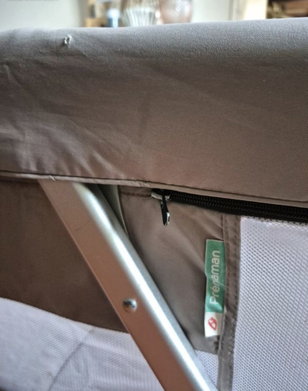 Rental Lit parapluie between individuals (33)
