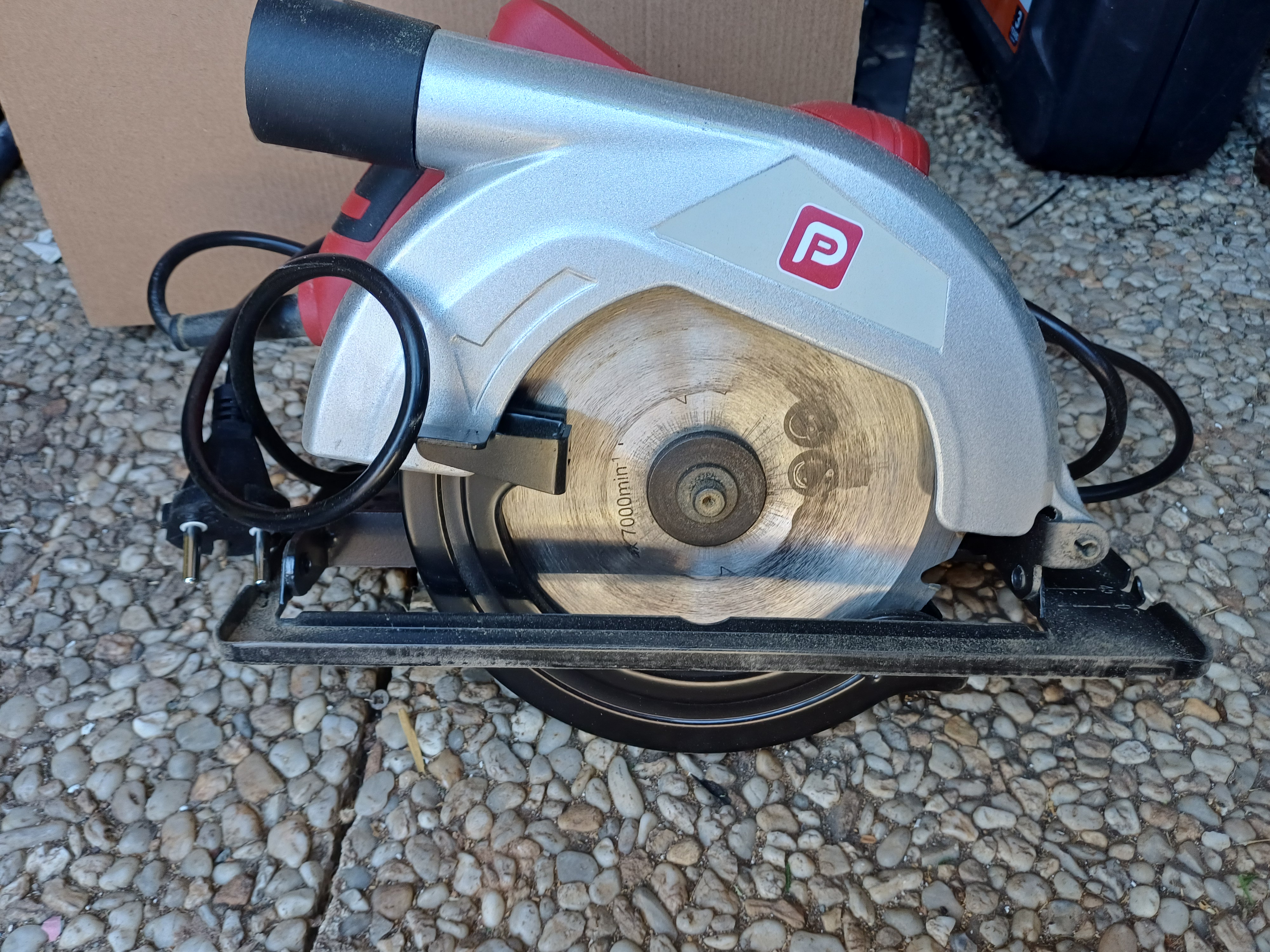 Rental Scie circulaire between individuals (49)