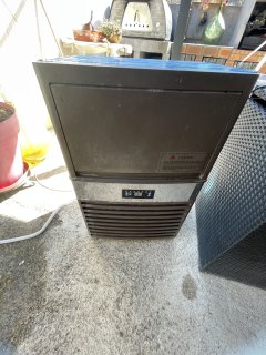 Location machine a glacons