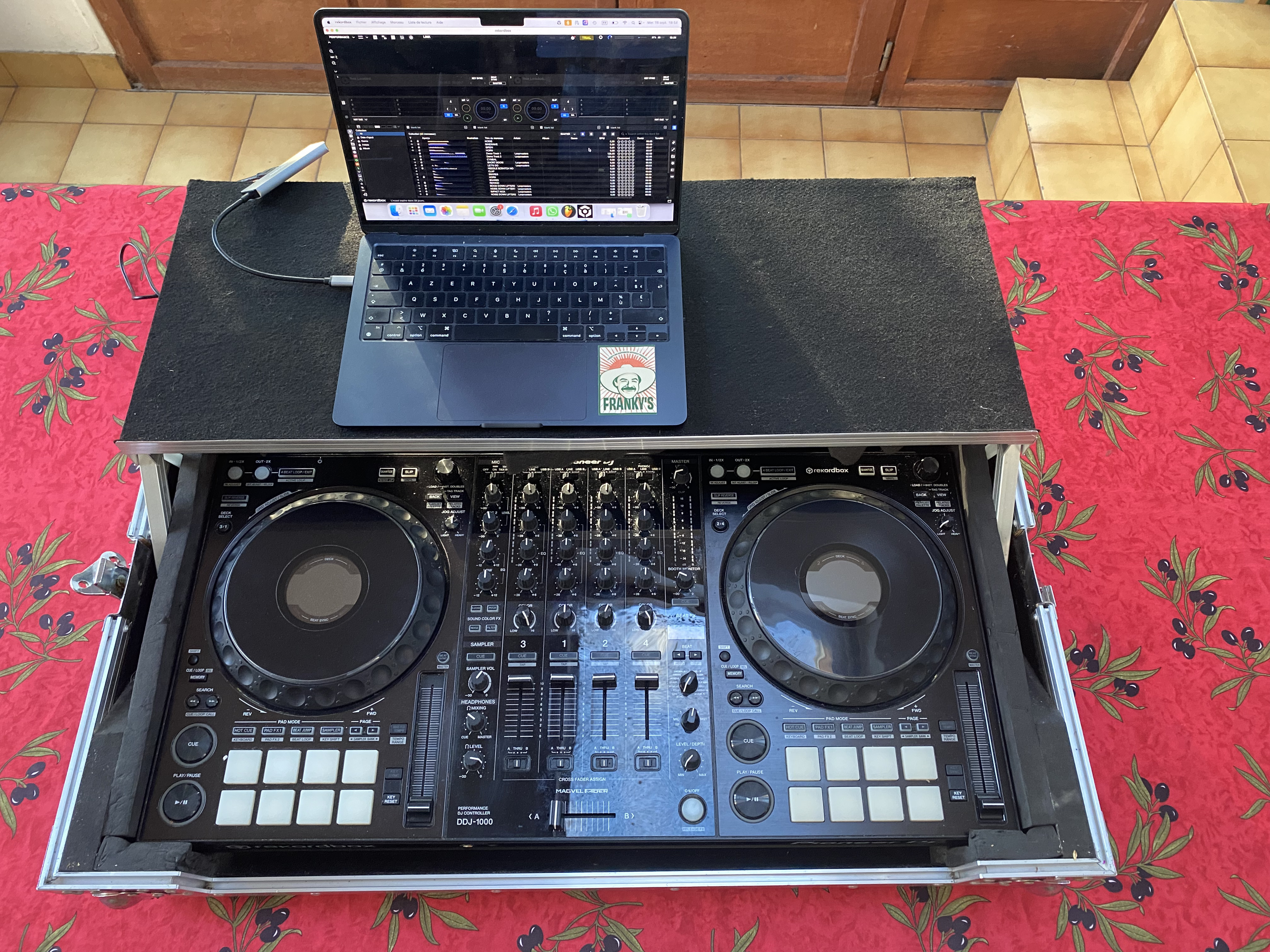 Service Dj between individuals (92)