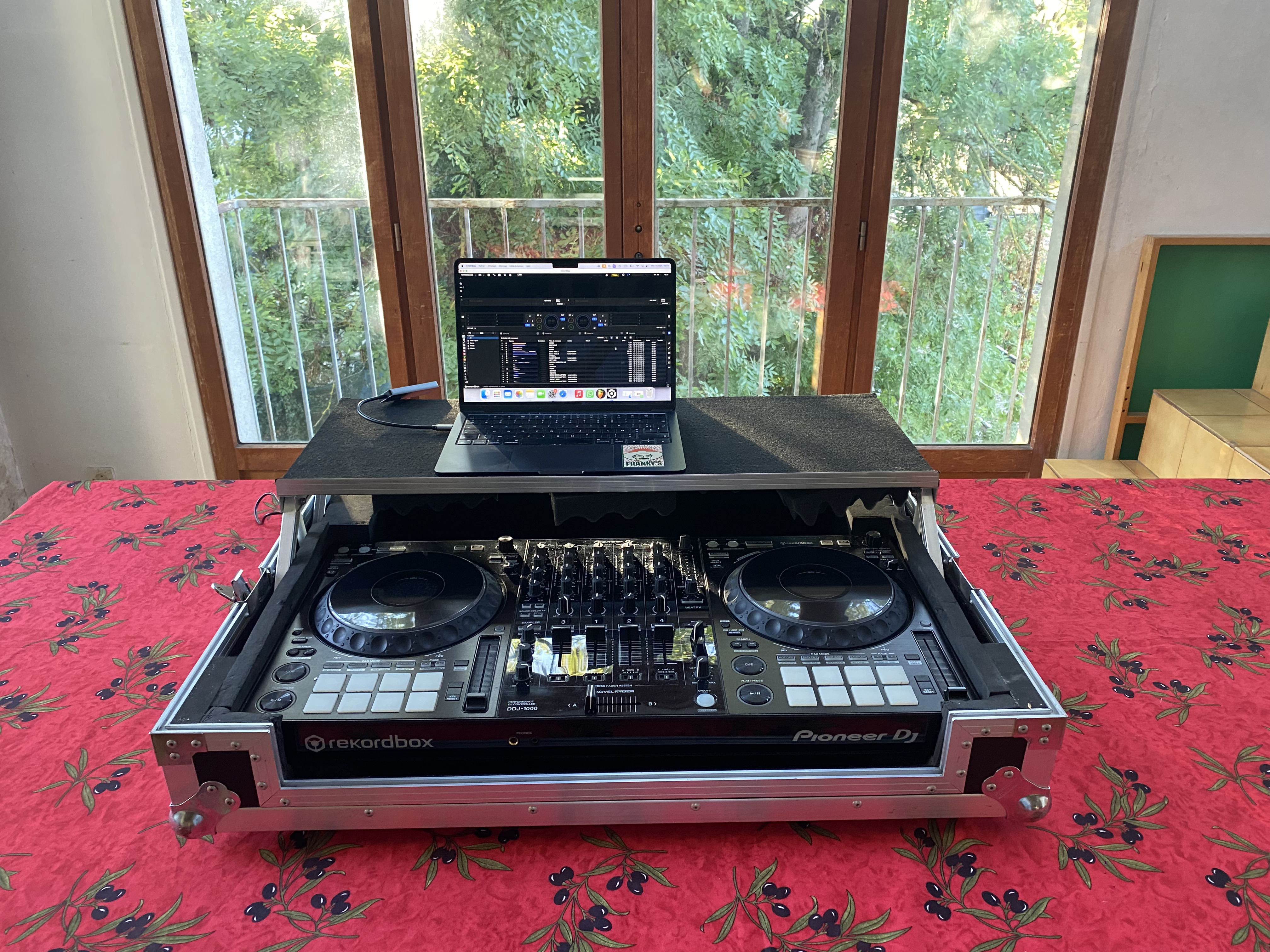 Service Dj between individuals (92)