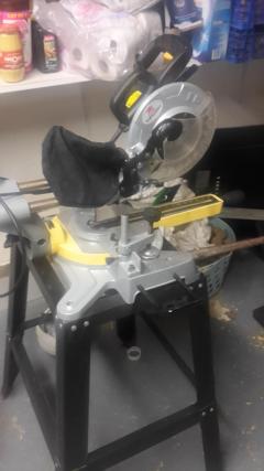 Location : scie a onglet Location : scie a onglet