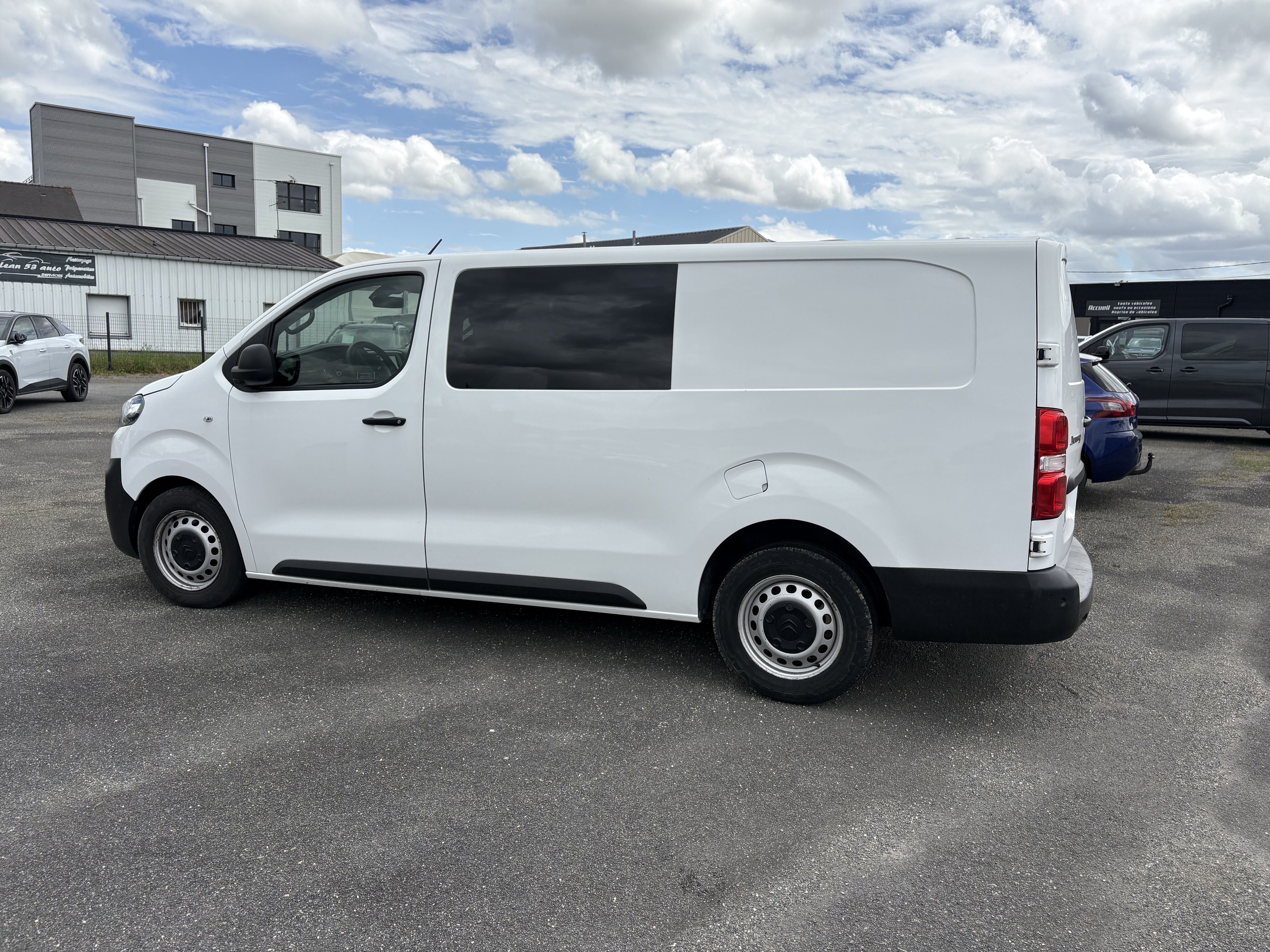 Rental Utilitaire between individuals (29)