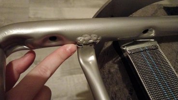 Souder une barre en métal d'un canapé