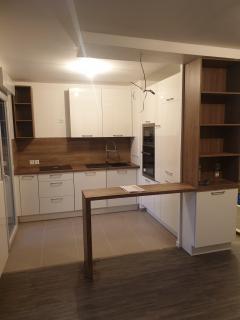 Service : pose de cuisine Service : pose de cuisine