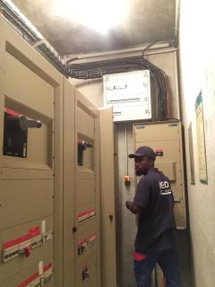Service : electricien Service : electricien