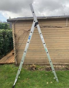 Location : echelle Location : echelle