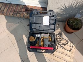 Location : perforateur Location : perforateur