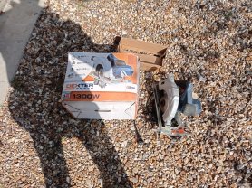 Location : scie circulaire Location : scie circulaire