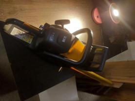 Location : tronconneuse Location : tronconneuse