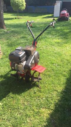 Location : motobineuse Location : motobineuse