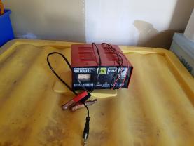 Location : chargeur de batterie Location : chargeur de batterie