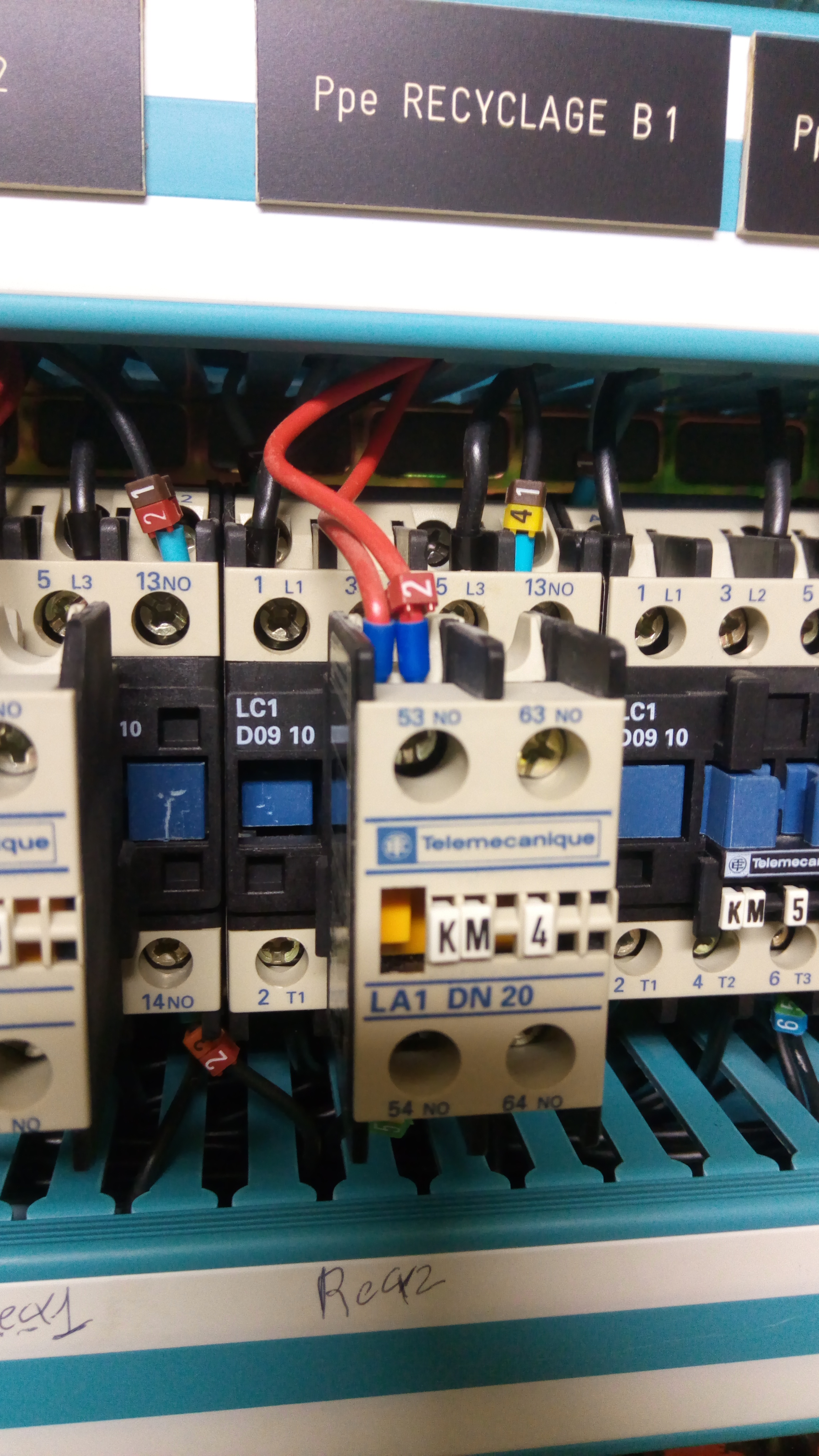 Service electricien 83 entre particuliers