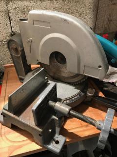 Location : scie a onglet Location : scie a onglet