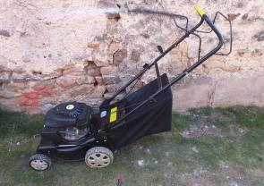 Location : tondeuse Location : tondeuse