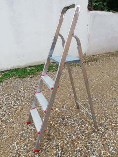 Location : escabeau Location : escabeau