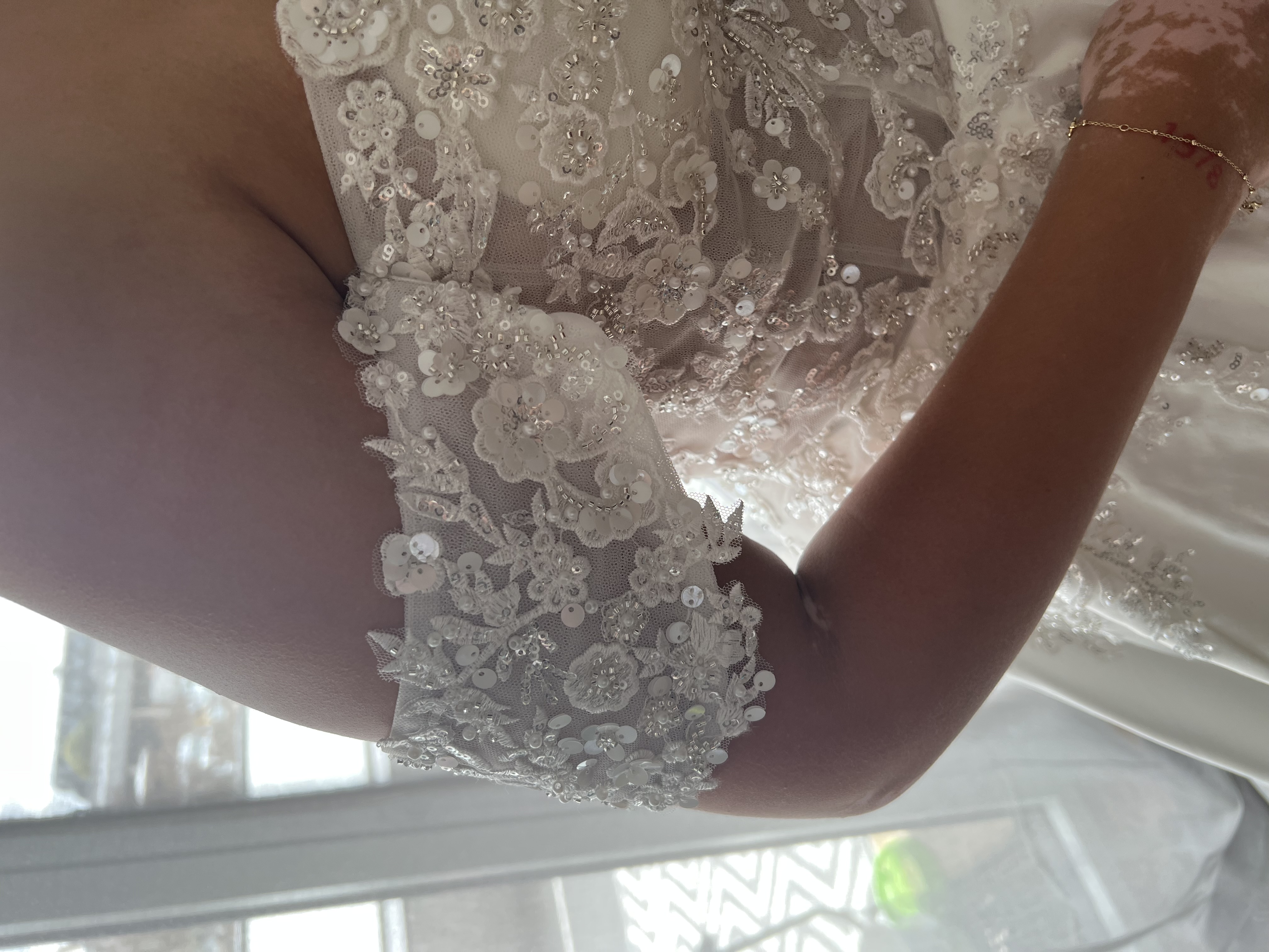Rental Robe de mariee between individuals (76)