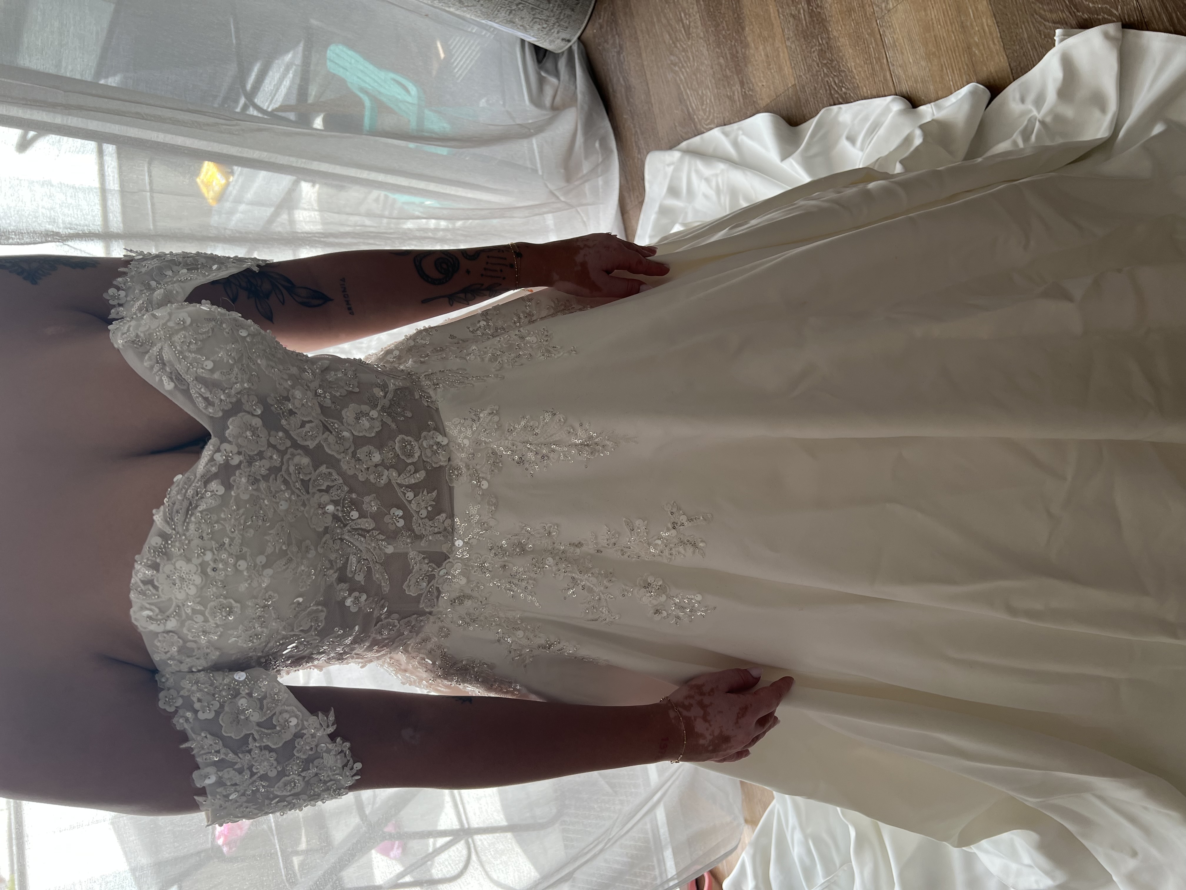 Rental Robe de mariee between individuals (76)