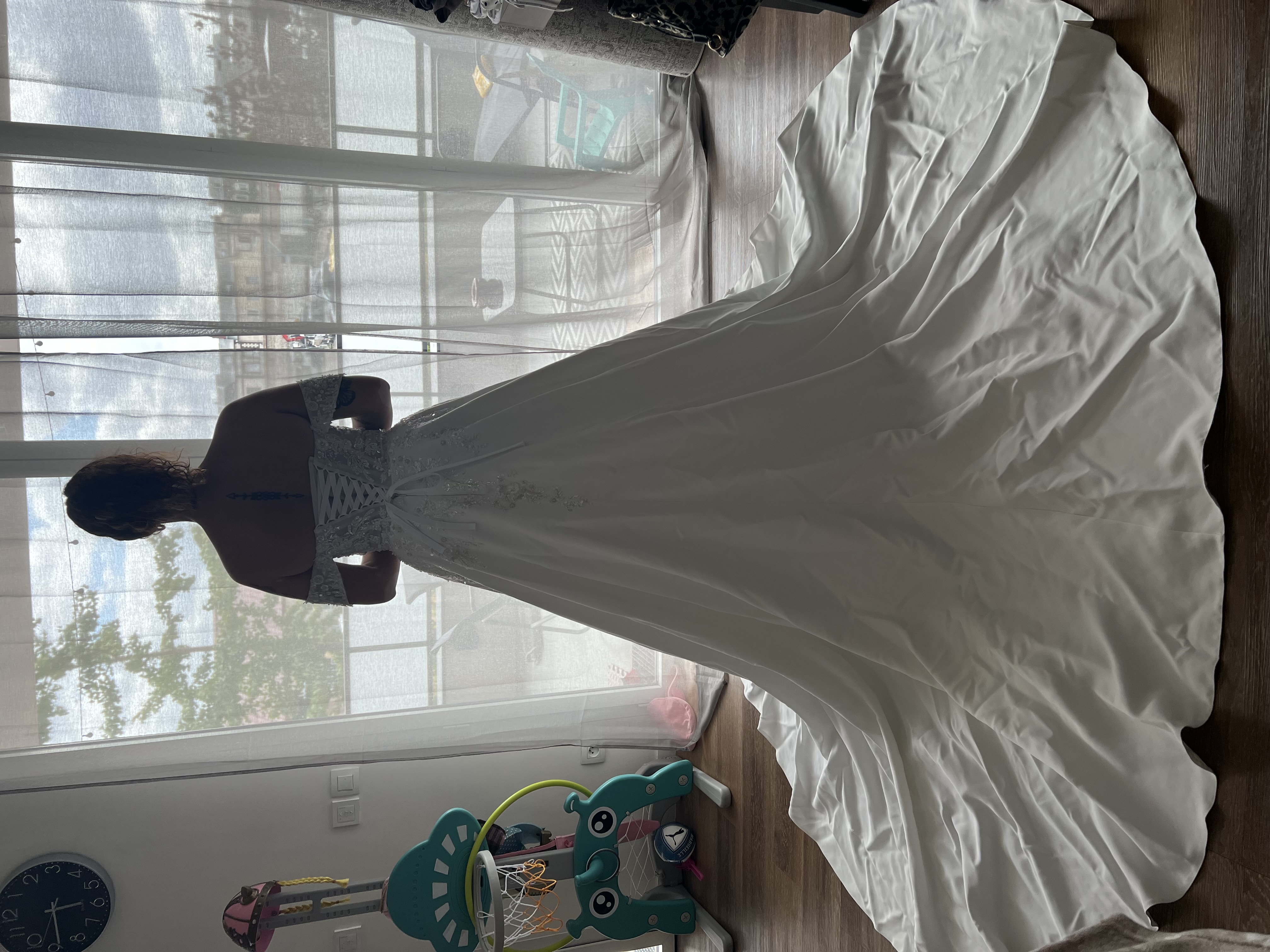 Rental Robe de mariee between individuals (76)