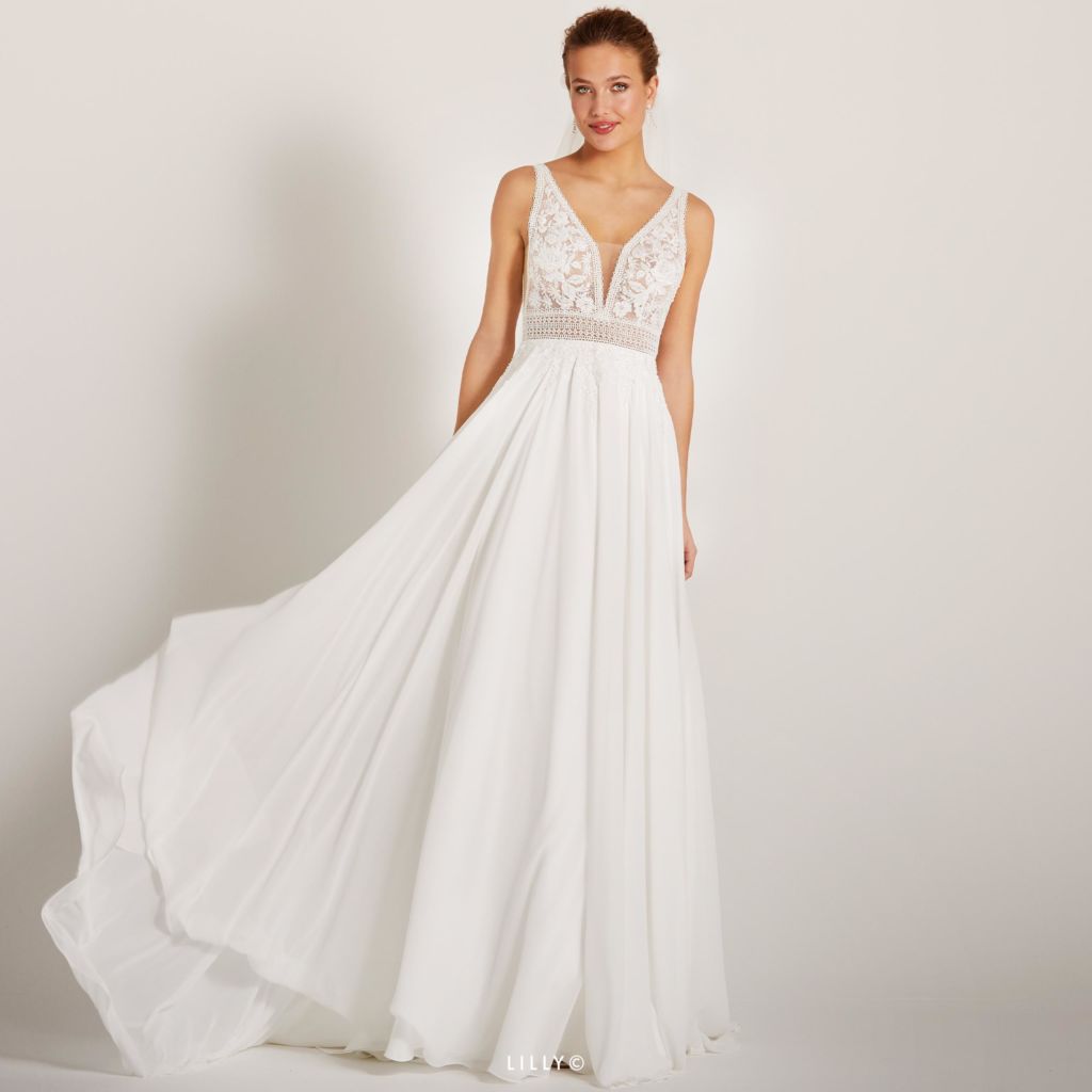 Rental Robe de mariee between individuals (80)